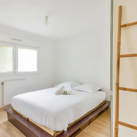 Hotel Charming House In Saint-ouen-sur-seine - Welkeys